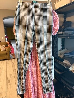 Tahari Black & White Houndstooth Slim Trousers